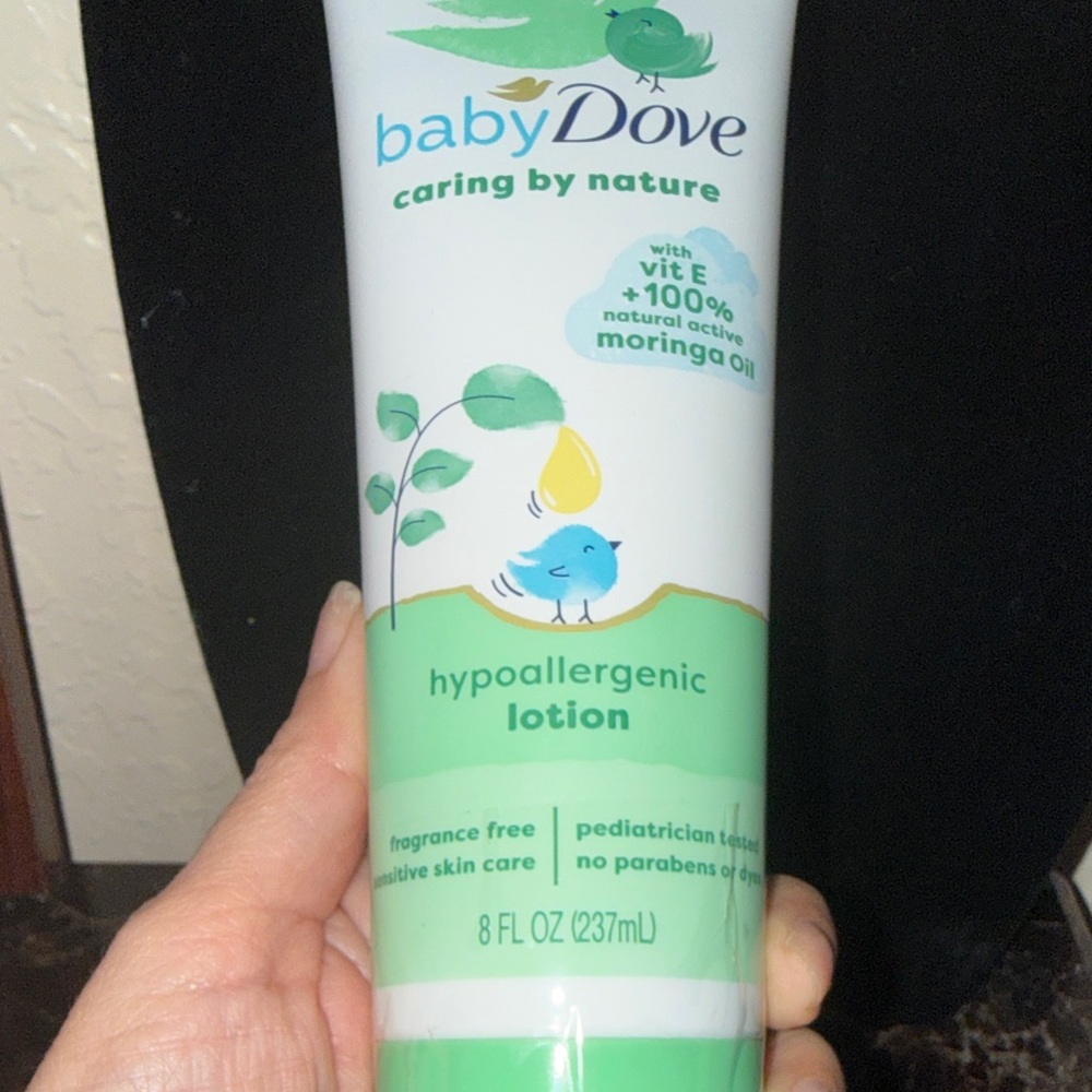 Baby Dove Moisture Cream, Berry Glowy, D’Bello Hair, ELF face brushes, keychain - Picture 3 of 8